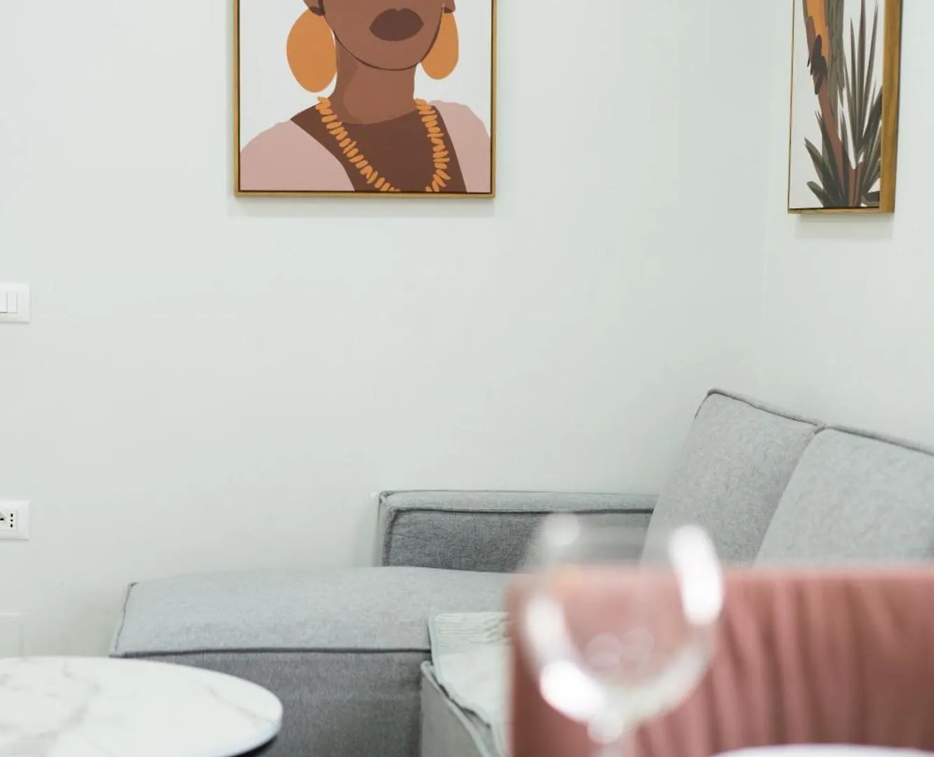 Modern 2 Bedroom Apartment With Balcony In Central Location Tirana