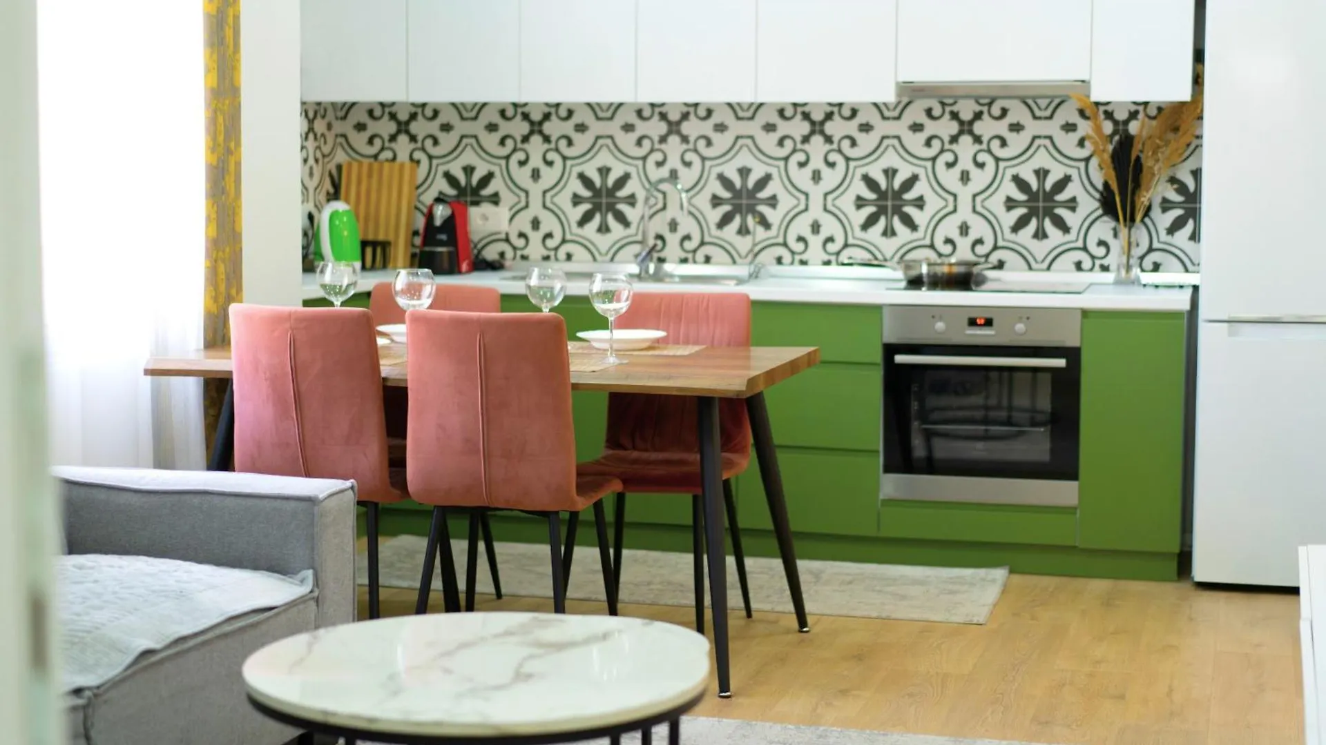 Modern 2 Bedroom Apartment With Balcony In Central Location Tirana