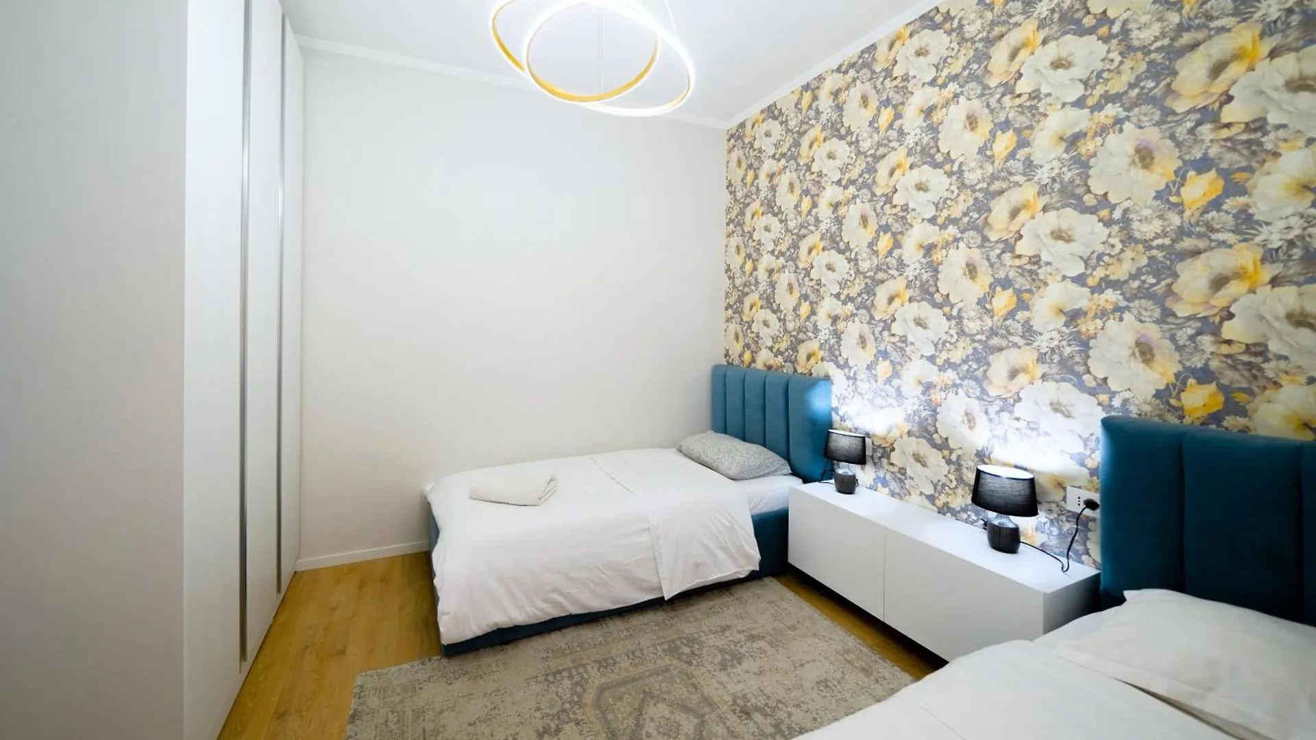 Modern 2 Bedroom Apartment With Balcony In Central Location Tirana 0*,