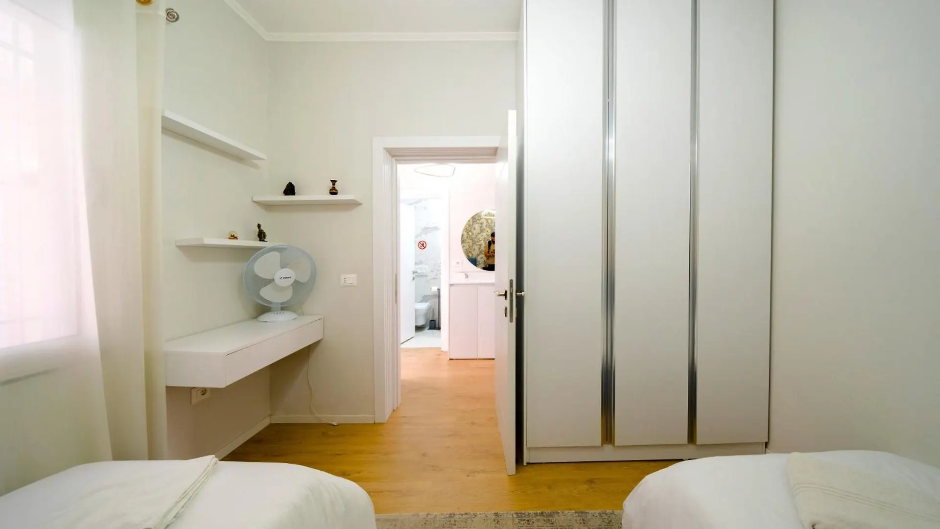 Modern 2 Bedroom Apartment With Balcony In Central Location 地拉那 阿尔巴尼亚