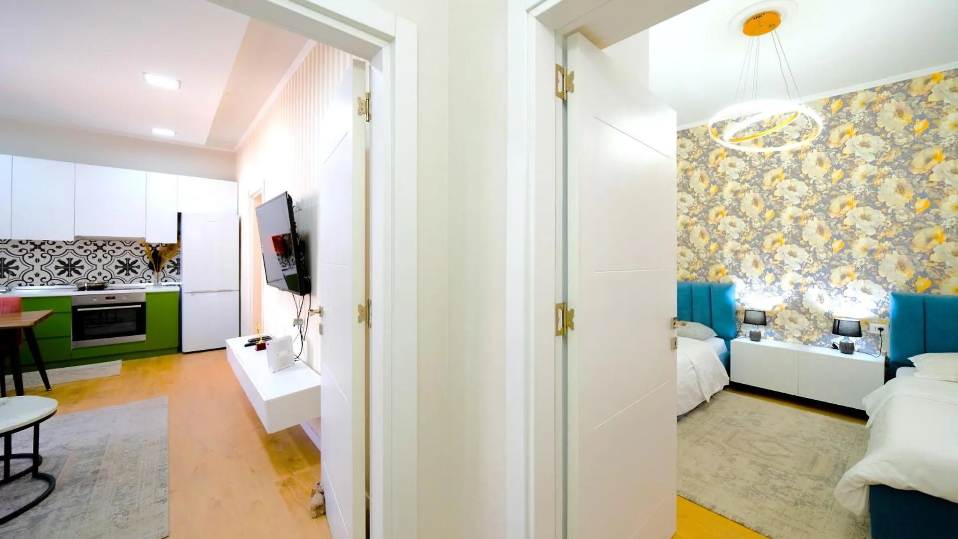 Modern 2 Bedroom Apartment With Balcony In Central Location 地拉那
